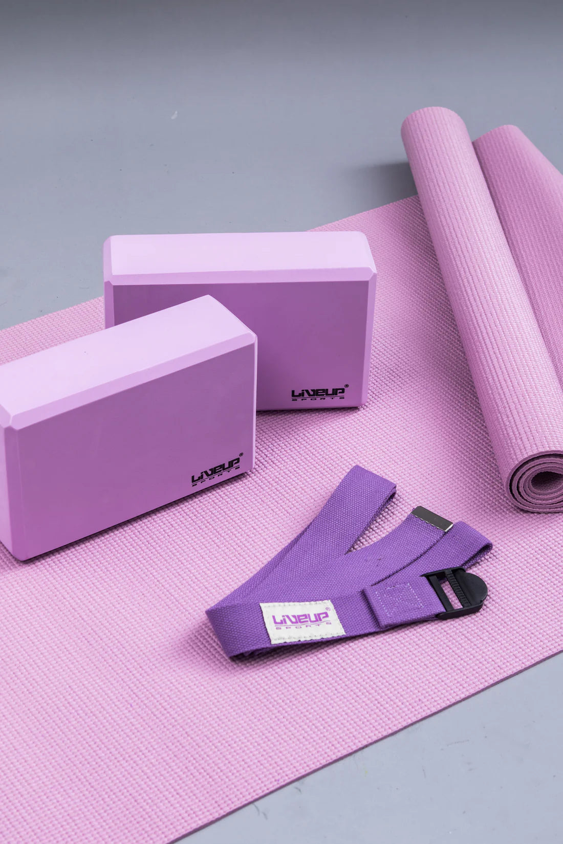 Набор для йоги LiveUp, коврик, блоки, ремень